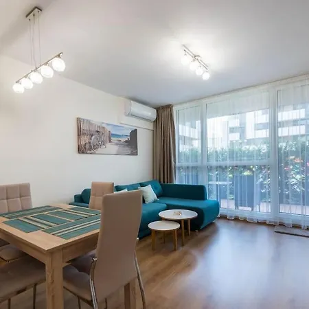 Labyrinth - Free Parking Space Included Apartment *