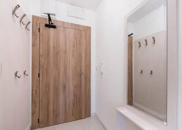 Labyrinth - Free Parking Space Included וארנה